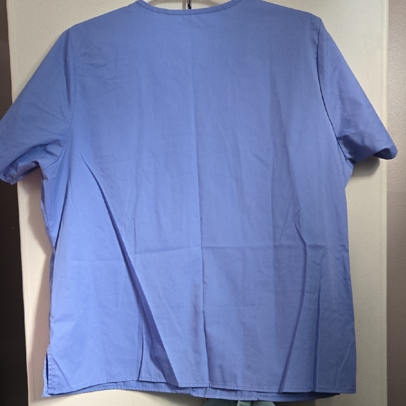 WonderWink Durable Stretch Snap Front Blue Scrub Top - Picture 4 of 6